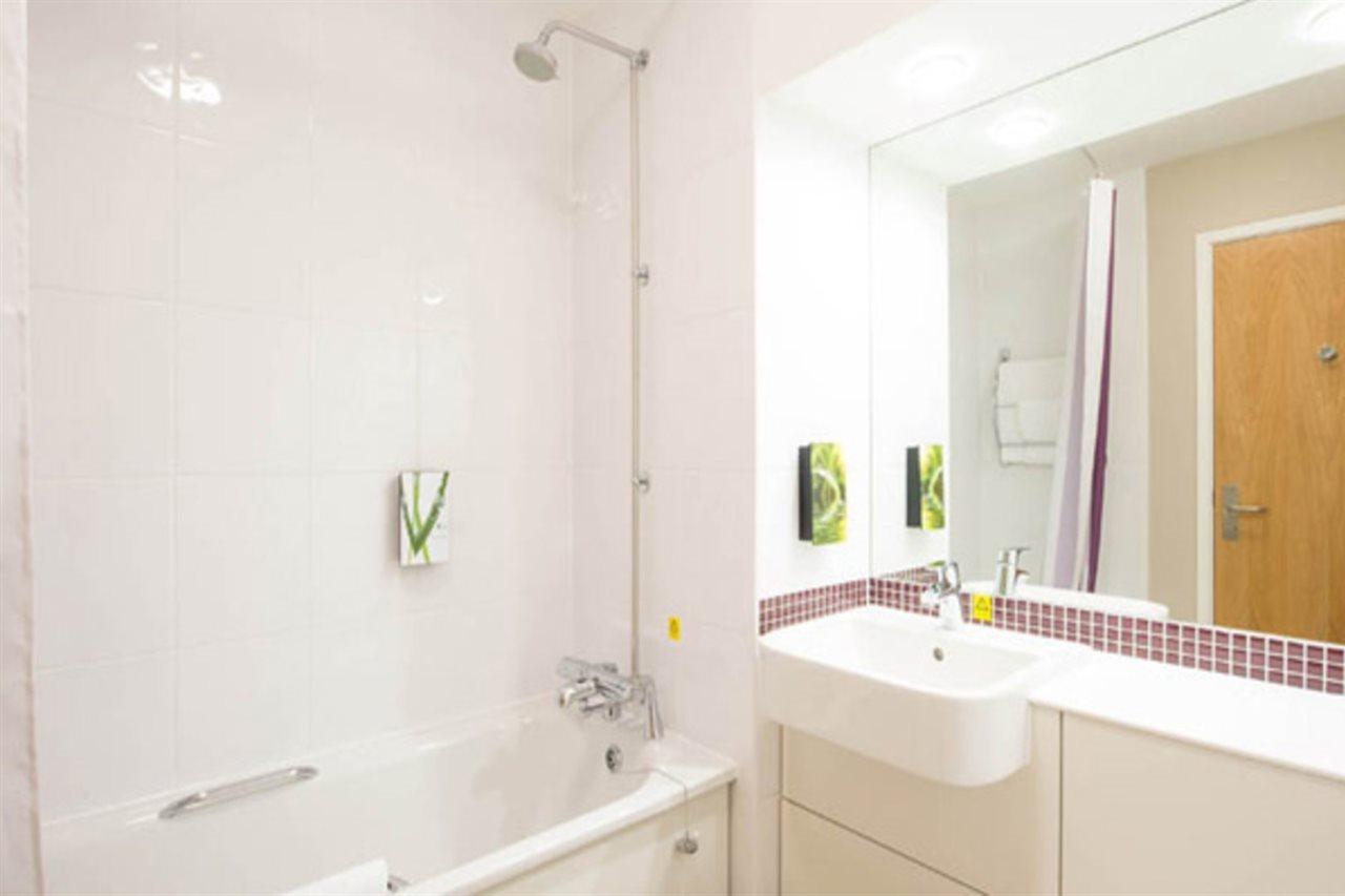 Premier Inn Liverpool John Lennon Airport Speke Esterno foto